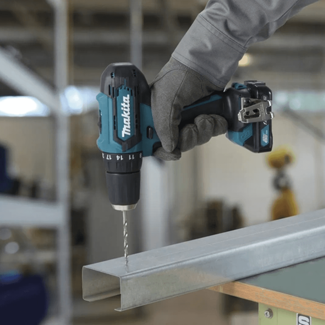 Parafusadeira Makita Hp333dwye p 3 Baterias Broca E Bits Mark